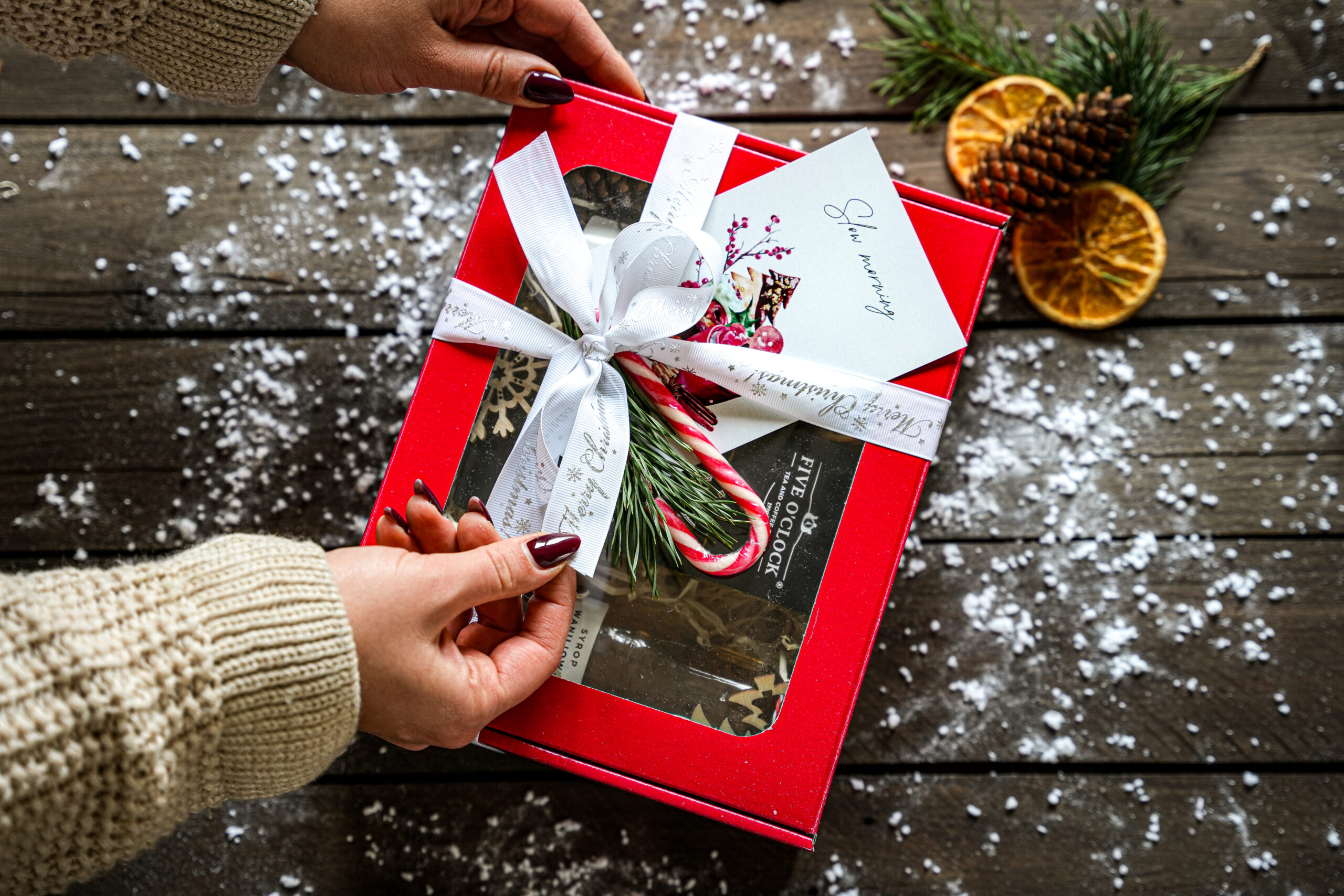 Świąteczne paczki prezentowe dla firm – poznaj Experience Boxy od Vert Studio